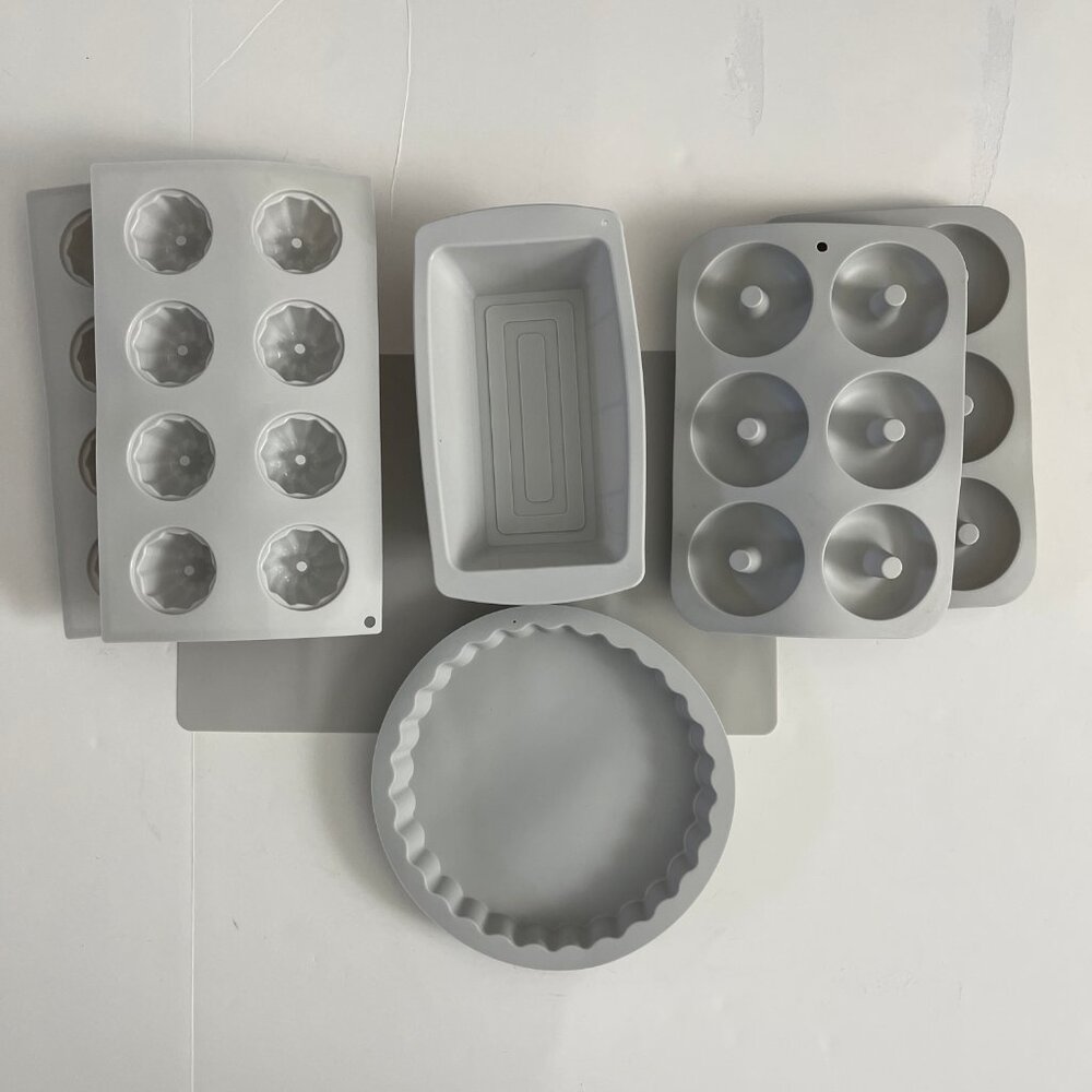 Silicone Donut Mold Set of 7 non-stick doughnut mold Cookie mold